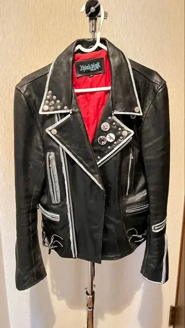 스터드 장식 가죽 라이더 자켓