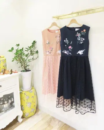 [ 새상품급 ] 체스티 플라워 모티브 도트 튤 레이디 원피스 살몬 핑크