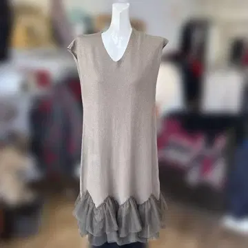 슬리브리스 카키 니트 원피스 프릴 포함