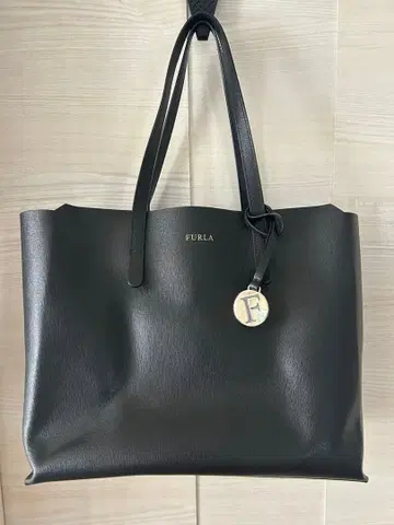 FURLA 블랙 토트백