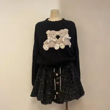 테디베어 자수 블랙 니트 스웨터 긴팔