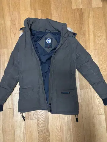 CANADA GOOSE 후드 부착 다운 자켓