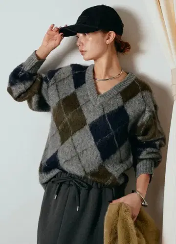 esica 에시카 같은 형태 아크릴 모헤어 아가일 V넥 풀오버 그레이