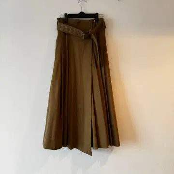 UNITED TOKYO 베이지 플리츠 스커트 벨트 포함
