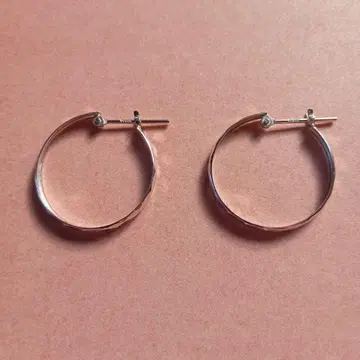 플라티나 후프 귀걸이 양쪽 귀