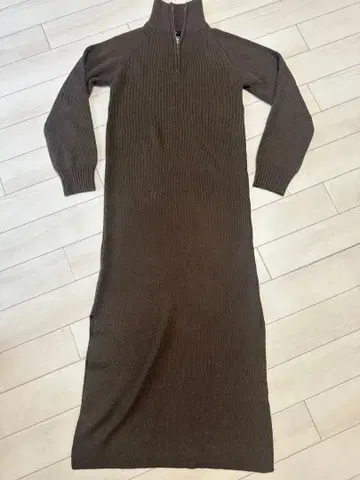 미사용 새상품 하프 지퍼 니트 롱 원피스 브라운
