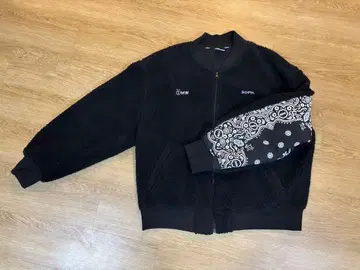 gu x soph 콜라보 보아 자켓 블랙 XL