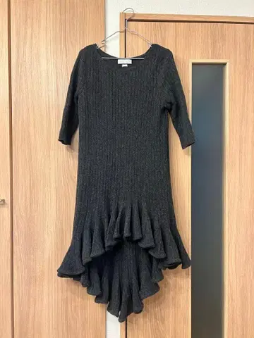 새상품급 질스튜어트아 콜라보 다크 그레이 니트 프릴 헴 원피스