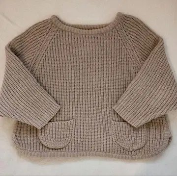 미사용 베이지 니트 스웨터 큼직한 긴팔 포켓 부착