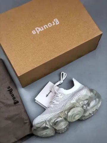 grounds 화이트 스니커즈 클리어 솔