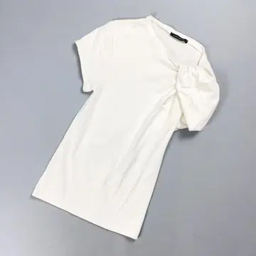 아레드 마르티네즈 트위스트 오프숄더 T셔츠 화이트 M*HD620