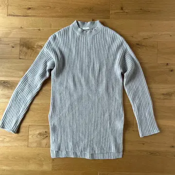 GALERIE VIE 그레이 리브 하이넥 스웨터