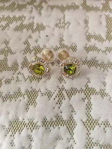 그린 스톤 스터드 귀걸이