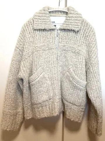 TICCA 베이지 니트 집업 스웨터