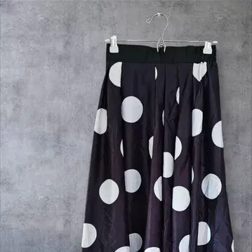[ 새상품 ] 도트 플레어 스커트 / 블랙