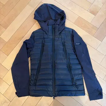 새상품급 TATRAS 네이비 다운 자켓 후드 부착