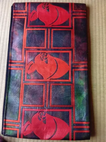 전통적인 후쿠로 오비 빨검 무늬