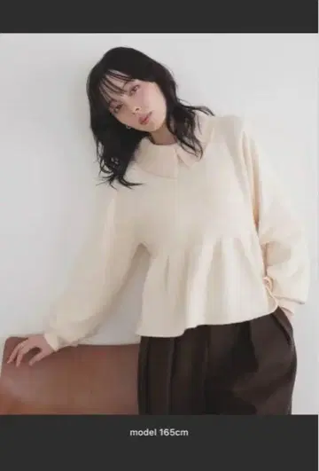 LIAN 페플럼 폴로 니트 풀오버 아이보리 새상품급