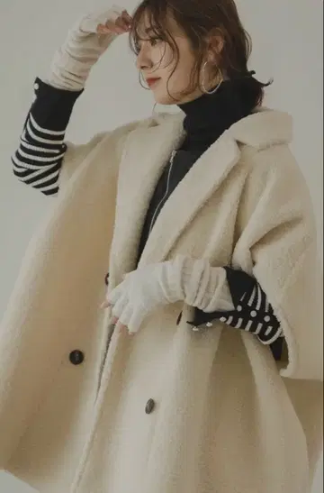 무스탕 보아 판초 코트