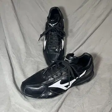 미즈노 블랙 스파이크 슈즈 25.5cm