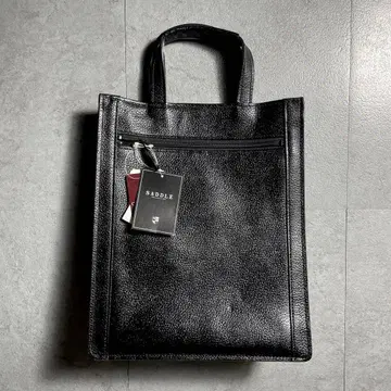 미사용 새상품 SADDLE 사들 소가죽 토트백 시보 가죽 블랙 광택