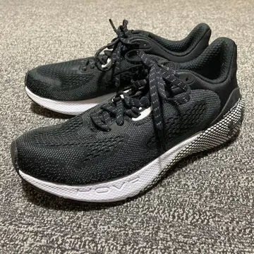 미사용 언더아머 호버 마키나 3 블랙 23.5