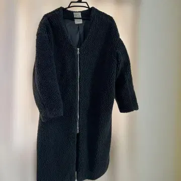 보아 소재 다크 그레이 롱 코트