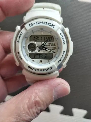 [배터리 교환 완료, 작동 확인] G-SHOCK 화이트 데지아나 손목시계