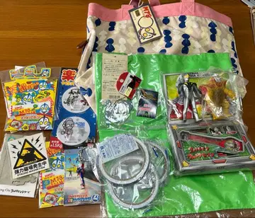 레어 울트라맨 굿즈 츠부라야 프로덕션 시계 피규어 백 키링