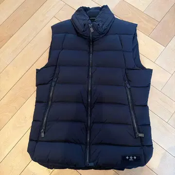 새상품급 TATRAS 블랙 다운 베스트