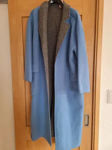 미라 오웬 리버서블 롱 코트 스카이블루 체크 무늬