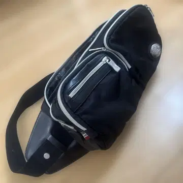 오로비안코 블랙 바디백