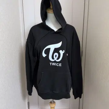 TWICE MOMO 96 후드 부착 후드티 트와이스