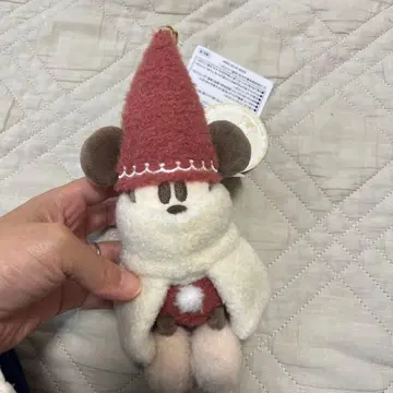 릴린린 인형 배지 빨간색 2025