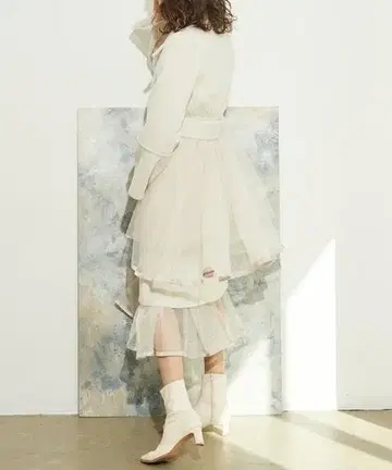 LA BELLE ETUDE 클래시컬 Back 볼륨 튤 코트