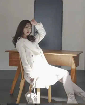 [프로포] 벨트 포함 미들 기장 코트