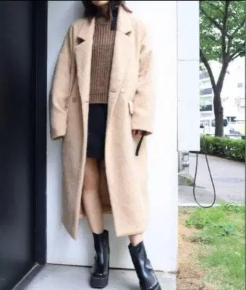 EMODA 베이지 빅 칼라 롱 코트 샤기 페이크 울 가을/겨울