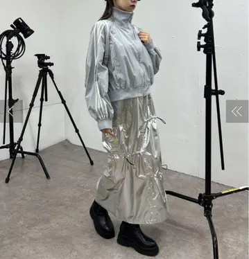 [ WHO'S WHO gallery ] 드로스트 디자인 스커트 실버