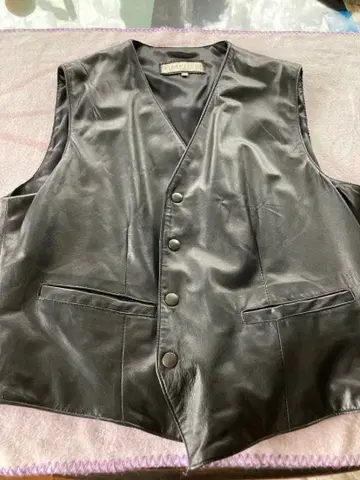 블랙 가죽 베스트 버튼 프론트