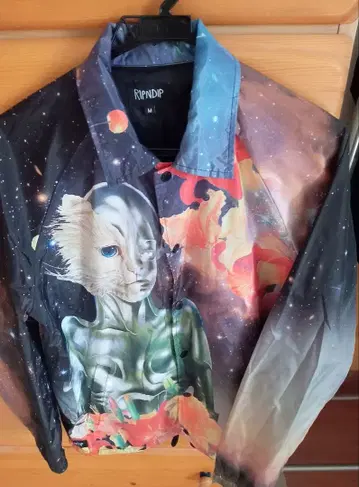 [ USED ] RIPNDIP 프린트 나일론 자켓 M 구제 의류