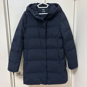 유니클로 UNIQLO 심리스 다운 숏코트 네이비 M 사이즈