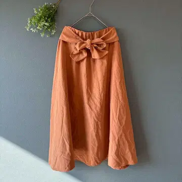 부즈루드 ( M ) 깔끔한 파일 원단 편안한 허리밴딩 롱 플레어 스커트