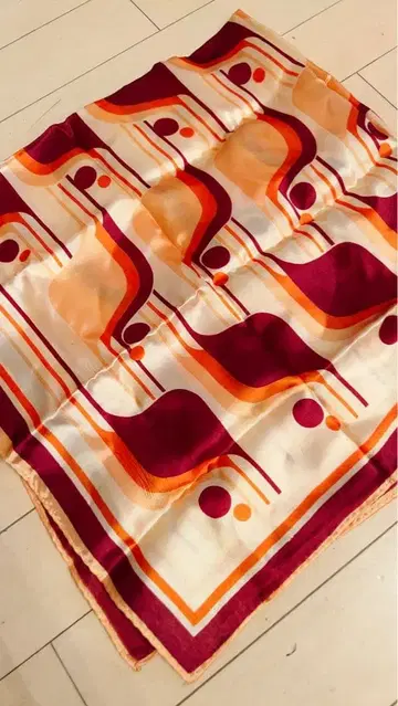 기하학 패턴 실크 터치 스카프 빨간색 오렌지