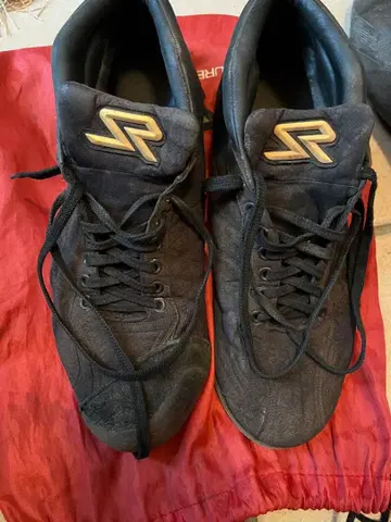 슈어플레이 블랙 스파이크 슈즈 로우컷