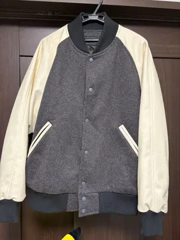 가격 인하. 유니클로 스타디움 점퍼 다크 그레이 XL 사이즈