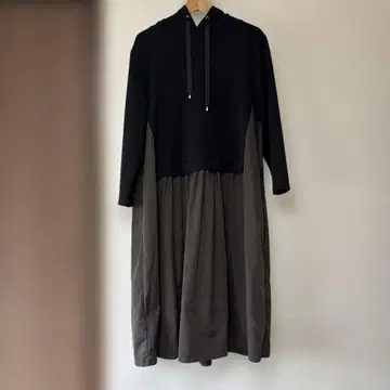 COCO femme 이소재 도킹 후드티 원피스/블랙 x 브라운