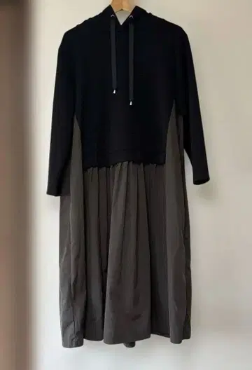 COCO femme 이소재 도킹 후드티 원피스/블랙 x 브라운