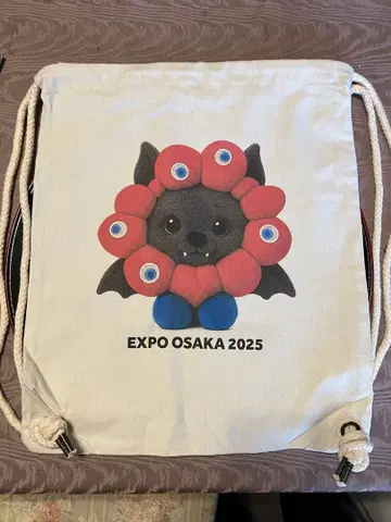 간사이 만박 노르딕 북유럽 동물 미야쿠미야쿠 변신 디자인 백 박쥐