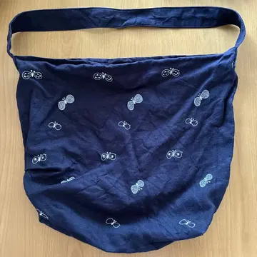 미나 페르호넨 나비 바디백