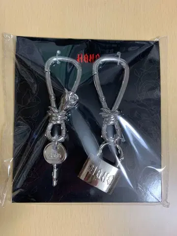 HANA BAD LOVE 카라비너